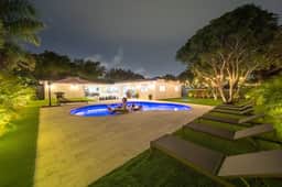 Miami Casa Bella I Near Beaches, heated Pool.