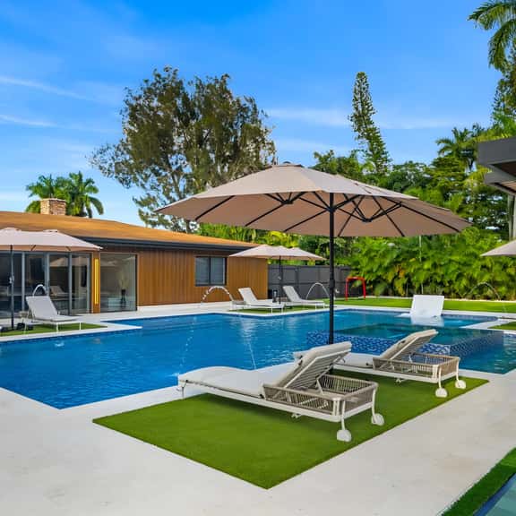Neon Palms Estate-Pool-Pickleball Court - Image 1