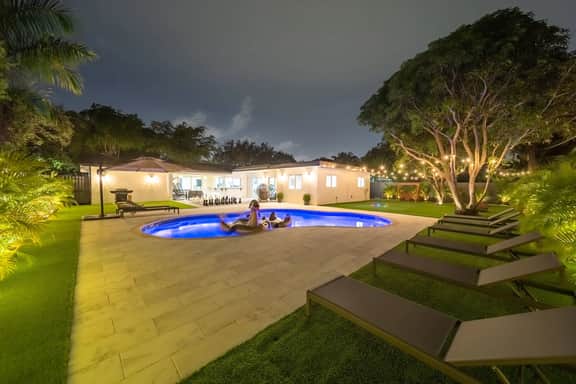Miami Casa Bella I Near Beaches, heated Pool.