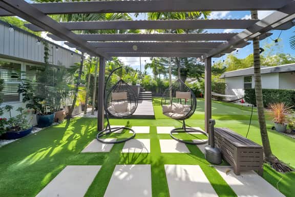 Miami Love&Peace Zen Oasis-Pool- Basketball Hoop