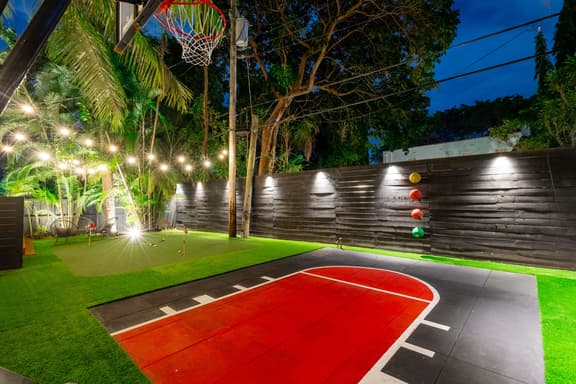Villa Escape-Beach-BKT Court-Miami Heated Pool