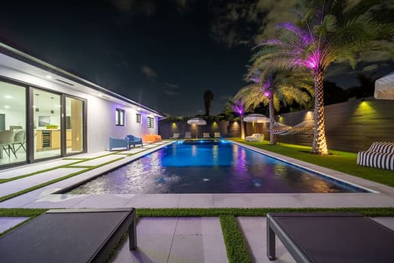 5 Br SunnyDaze Villa Miami-Pool Spa.